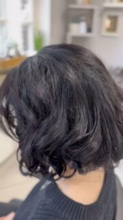 Was für eine Veränderung, wir hoffen unsere Kundin hat viel Freude mit diesen neuen Haarschnitt

Cut by Michelle 

#haircut #veränderung #umstyling #langaufkurz